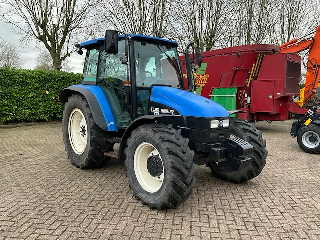 New holland tl90 vierwielaangedreven landbouwtractor - afbeelding 12 van  32