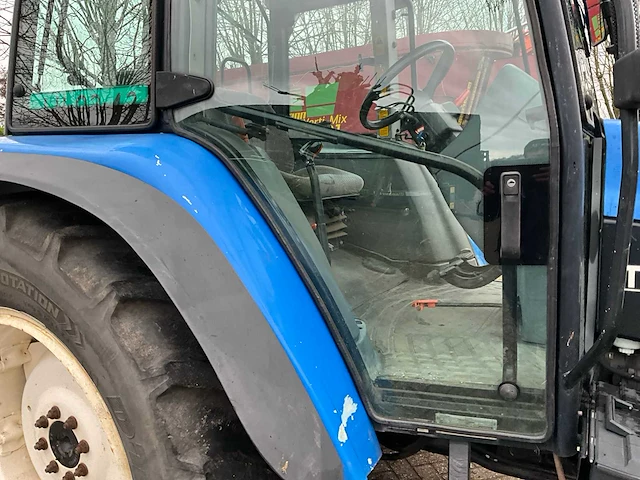 New holland tl90 vierwielaangedreven landbouwtractor - afbeelding 24 van  32