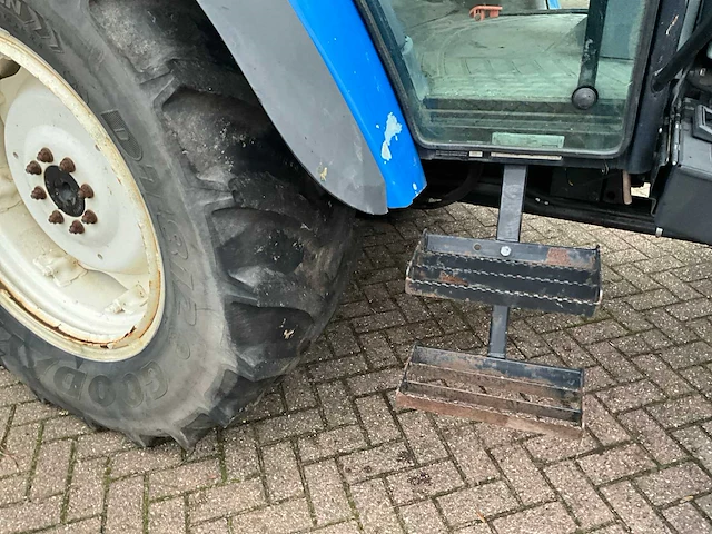 New holland tl90 vierwielaangedreven landbouwtractor - afbeelding 25 van  32