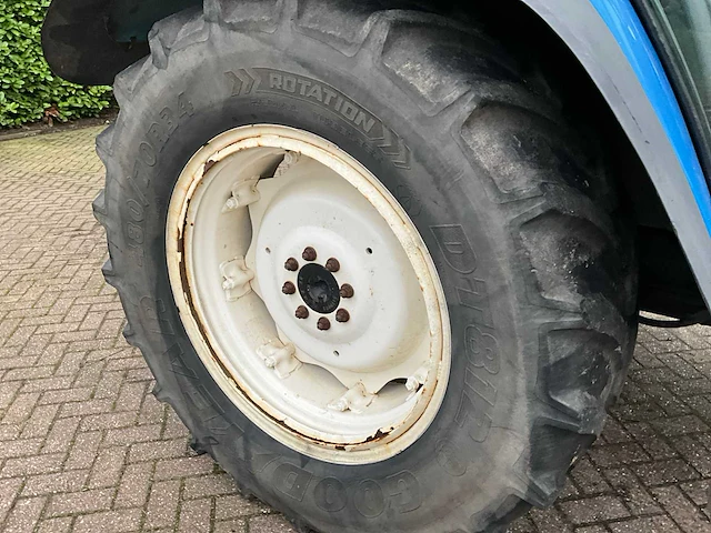 New holland tl90 vierwielaangedreven landbouwtractor - afbeelding 26 van  32
