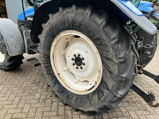 New holland tl90 vierwielaangedreven landbouwtractor - afbeelding 28 van  32