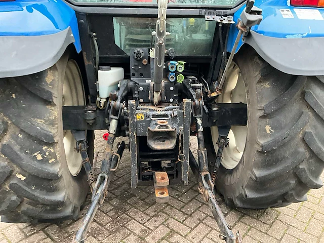 New holland tl90 vierwielaangedreven landbouwtractor - afbeelding 29 van  32