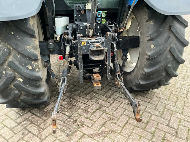 New holland tl90 vierwielaangedreven landbouwtractor - afbeelding 30 van  32