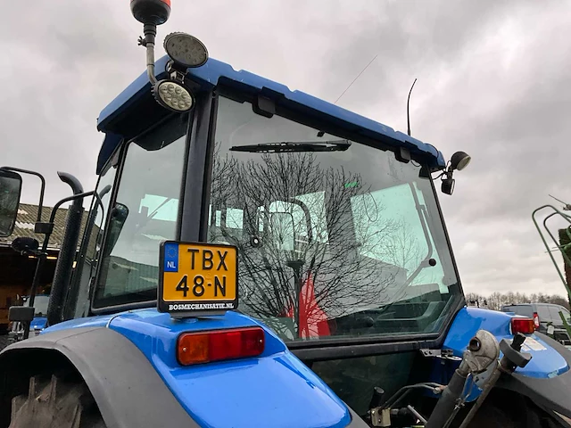 New holland tl90 vierwielaangedreven landbouwtractor - afbeelding 32 van  32