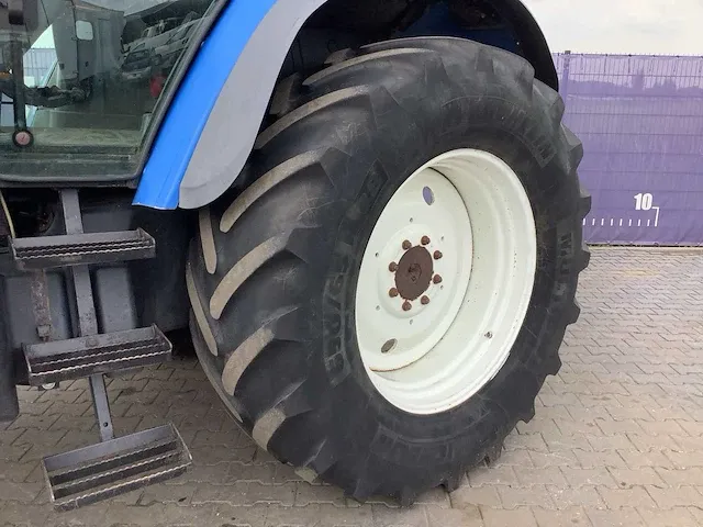 New holland tm140 vierwielaangedreven landbouwtractor - afbeelding 20 van  33