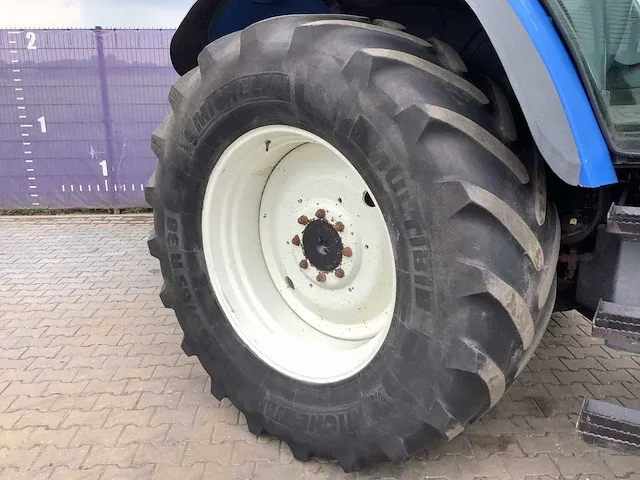 New holland tm140 vierwielaangedreven landbouwtractor - afbeelding 21 van  33