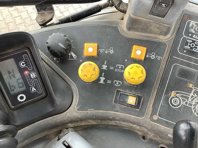 New holland tm140 vierwielaangedreven landbouwtractor - afbeelding 26 van  33
