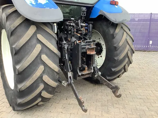 New holland tm140 vierwielaangedreven landbouwtractor - afbeelding 9 van  33