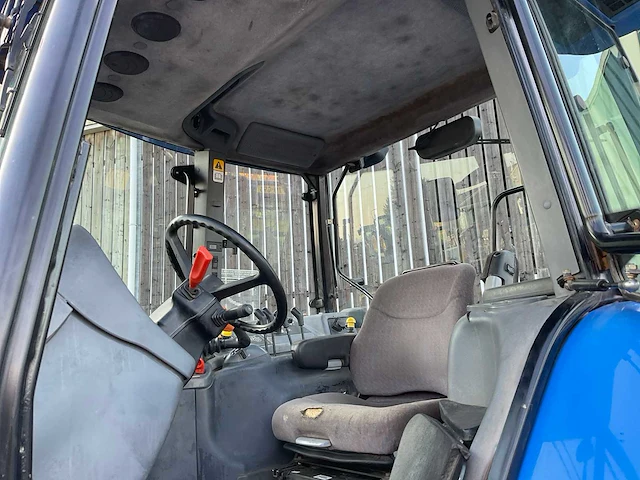 New holland tm190 vierwielaangedreven landbouwtractor - afbeelding 11 van  27