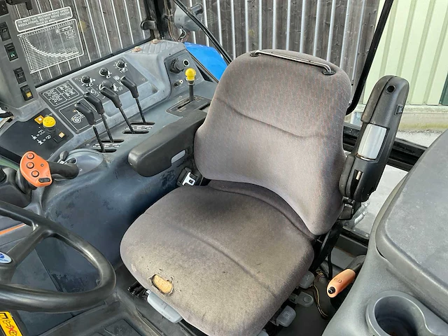 New holland tm190 vierwielaangedreven landbouwtractor - afbeelding 13 van  27