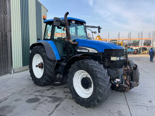 New holland tm190 vierwielaangedreven landbouwtractor - afbeelding 21 van  27