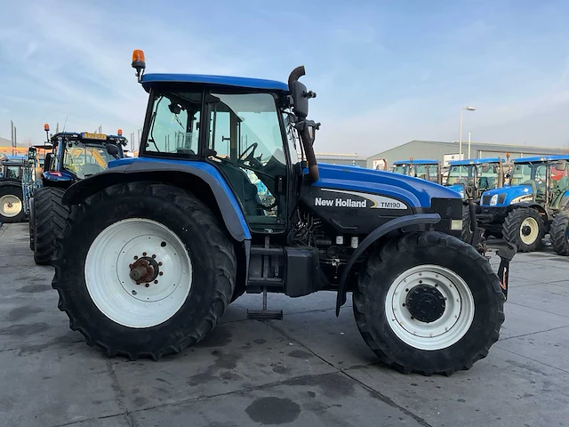 New holland tm190 vierwielaangedreven landbouwtractor - afbeelding 22 van  27