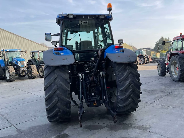 New holland tm190 vierwielaangedreven landbouwtractor - afbeelding 23 van  27