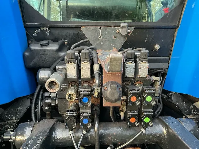 New holland tvt 145 vierwielaangedreven landbouwtractor - afbeelding 19 van  38