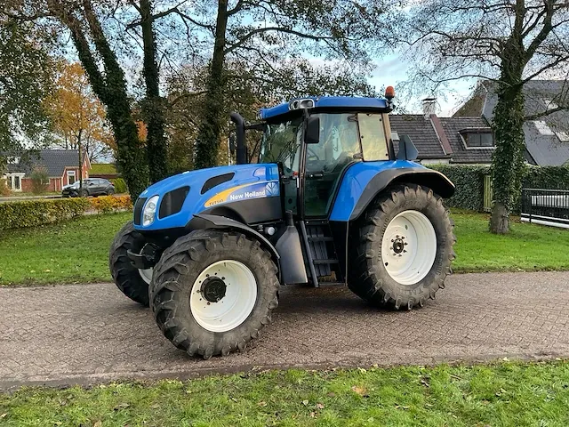 New holland tvt 145 vierwielaangedreven landbouwtractor - afbeelding 1 van  38