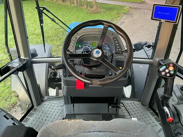 New holland tvt 145 vierwielaangedreven landbouwtractor - afbeelding 23 van  38
