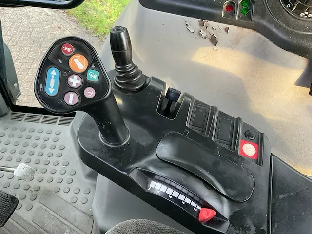 New holland tvt 145 vierwielaangedreven landbouwtractor - afbeelding 31 van  38
