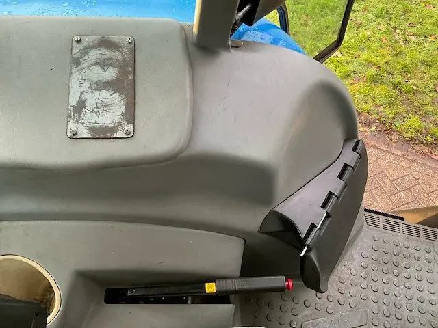 New holland tvt 145 vierwielaangedreven landbouwtractor - afbeelding 35 van  38