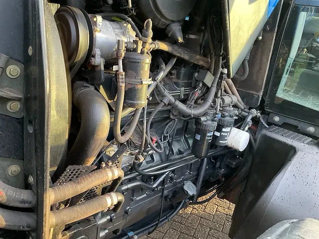 New holland tvt 145 vierwielaangedreven landbouwtractor - afbeelding 36 van  38