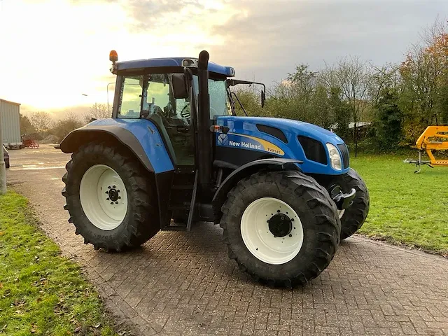 New holland tvt 145 vierwielaangedreven landbouwtractor - afbeelding 8 van  38