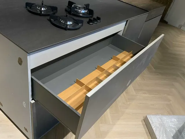 Next / miele / gutmann kookeiland met recht aanrechtblok - afbeelding 26 van  66