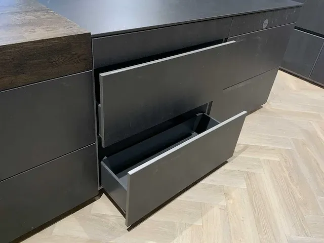 Next / miele / gutmann kookeiland met recht aanrechtblok - afbeelding 32 van  66