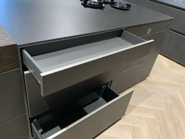 Next / miele / gutmann kookeiland met recht aanrechtblok - afbeelding 33 van  66