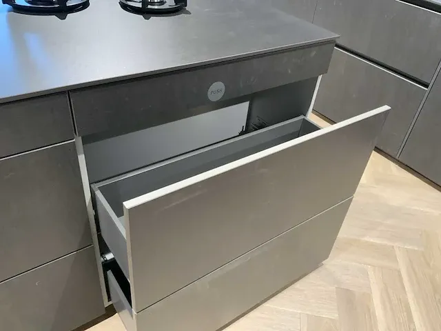 Next / miele / gutmann kookeiland met recht aanrechtblok - afbeelding 36 van  66