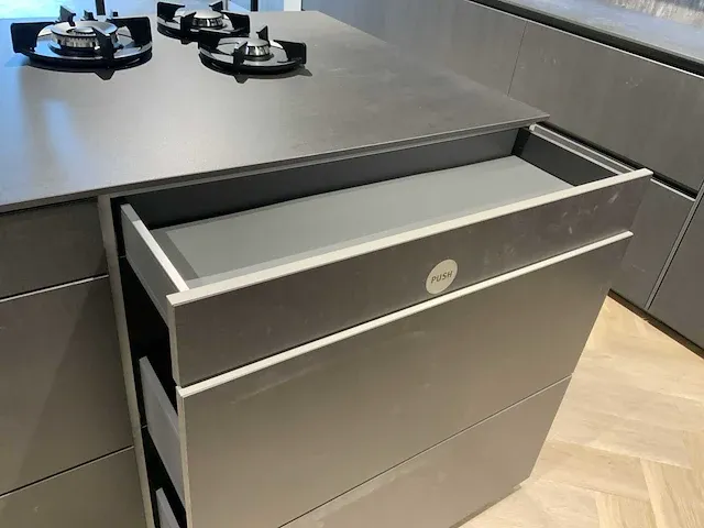 Next / miele / gutmann kookeiland met recht aanrechtblok - afbeelding 37 van  66