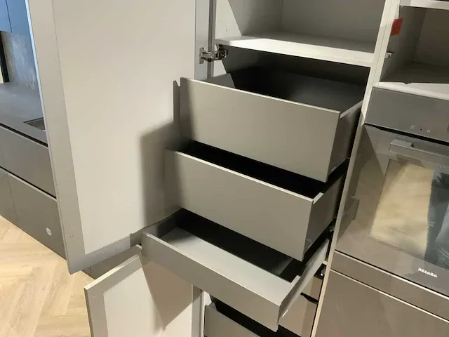 Next / miele / gutmann kookeiland met recht aanrechtblok - afbeelding 44 van  66
