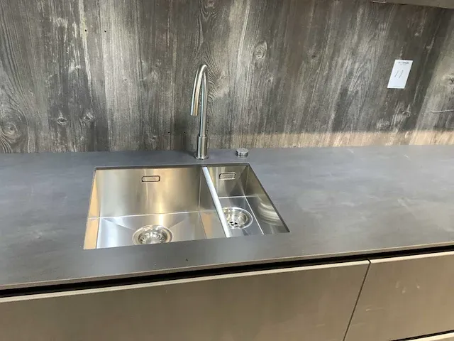 Next / miele / gutmann kookeiland met recht aanrechtblok - afbeelding 34 van  66