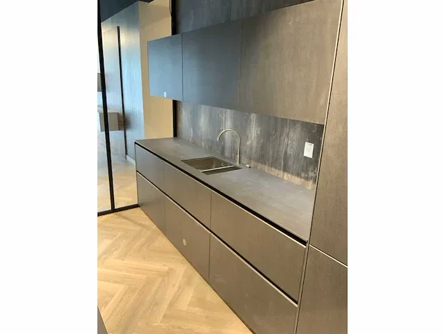 Next / miele / gutmann kookeiland met recht aanrechtblok - afbeelding 46 van  66