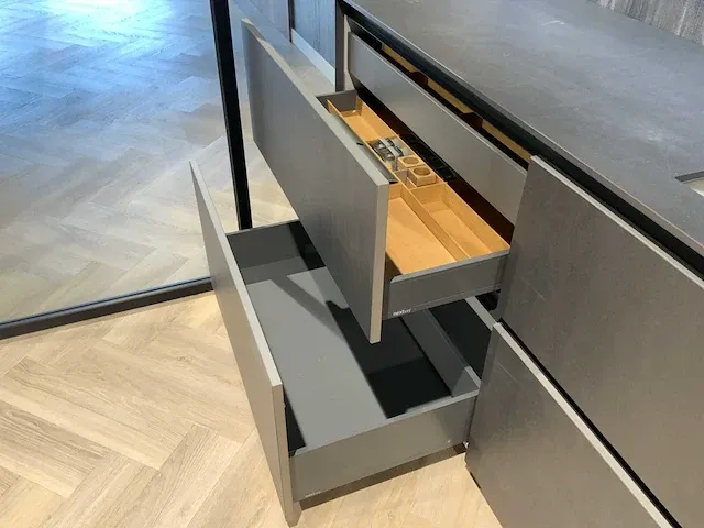 Next / miele / gutmann kookeiland met recht aanrechtblok - afbeelding 51 van  66