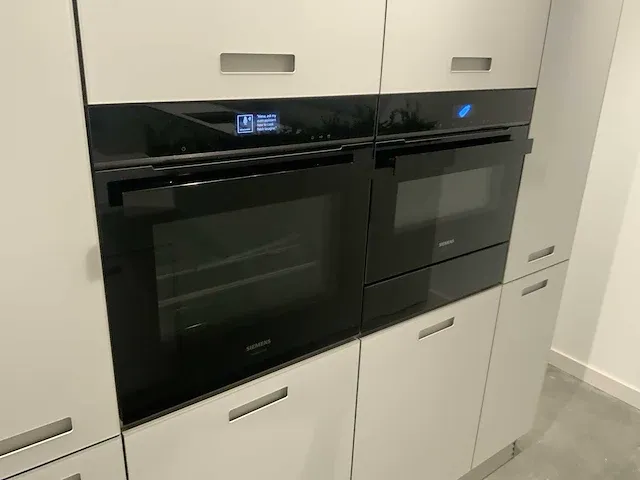 Next / siemens l-vormige keukenopstelling met apparatuurwand - afbeelding 2 van  64