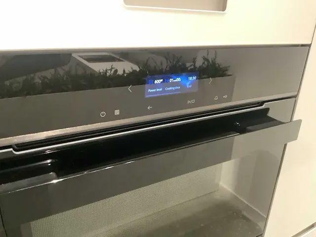 Next / siemens l-vormige keukenopstelling met apparatuurwand - afbeelding 3 van  64