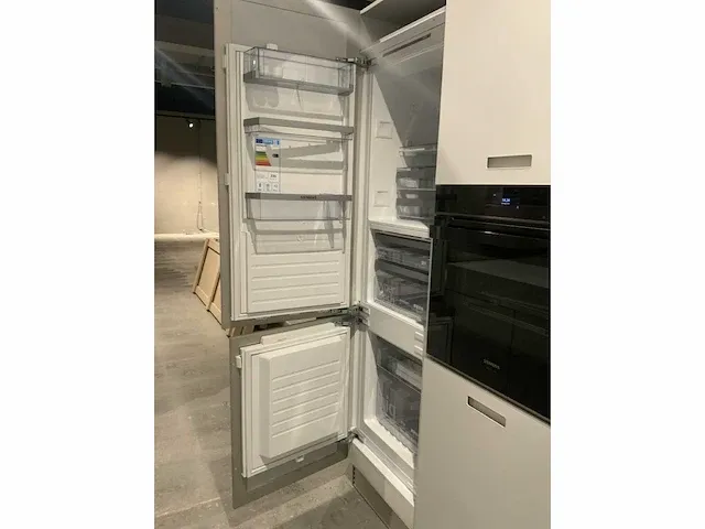 Next / siemens l-vormige keukenopstelling met apparatuurwand - afbeelding 15 van  64