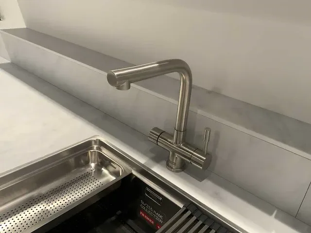 Next / siemens l-vormige keukenopstelling met apparatuurwand - afbeelding 24 van  64