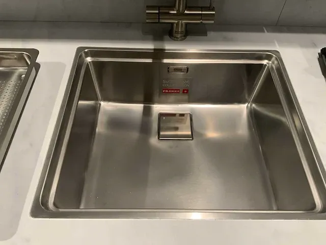 Next / siemens l-vormige keukenopstelling met apparatuurwand - afbeelding 25 van  64