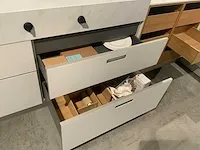 Next / siemens l-vormige keukenopstelling met apparatuurwand - afbeelding 31 van  64