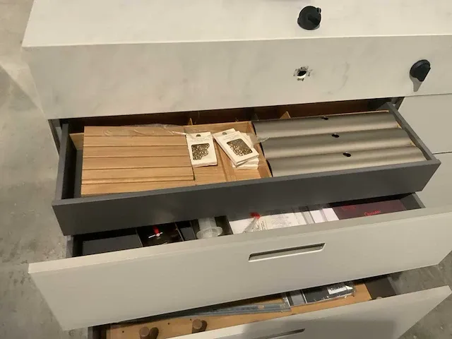 Next / siemens l-vormige keukenopstelling met apparatuurwand - afbeelding 33 van  64