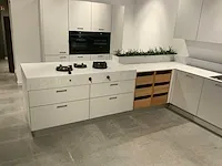 Next / siemens l-vormige keukenopstelling met apparatuurwand - afbeelding 23 van  64