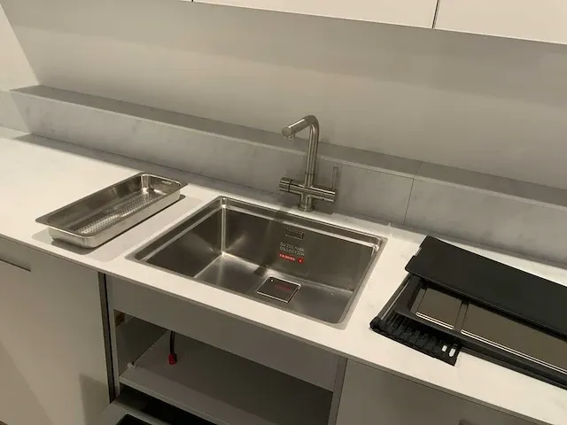 Next / siemens l-vormige keukenopstelling met apparatuurwand - afbeelding 35 van  64