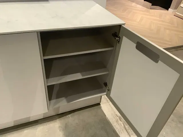 Next / siemens l-vormige keukenopstelling met apparatuurwand - afbeelding 41 van  64