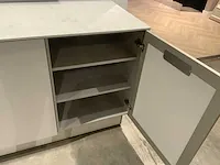 Next / siemens l-vormige keukenopstelling met apparatuurwand - afbeelding 41 van  64