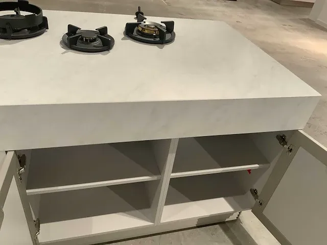 Next / siemens l-vormige keukenopstelling met apparatuurwand - afbeelding 49 van  64