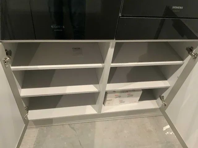 Next / siemens l-vormige keukenopstelling met apparatuurwand - afbeelding 52 van  64