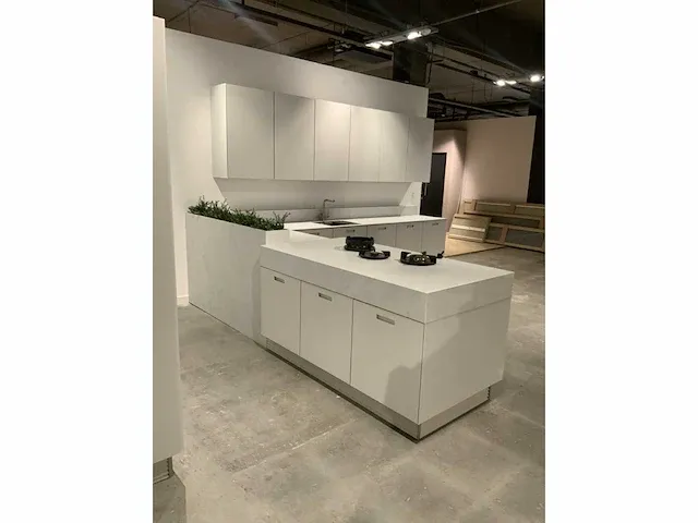 Next / siemens l-vormige keukenopstelling met apparatuurwand - afbeelding 45 van  64