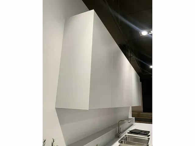 Next / siemens l-vormige keukenopstelling met apparatuurwand - afbeelding 59 van  64