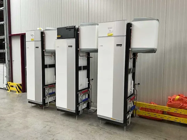 Nibe f370 + rvs eminent 55 warmtepomp + boiler (3x) - afbeelding 1 van  9