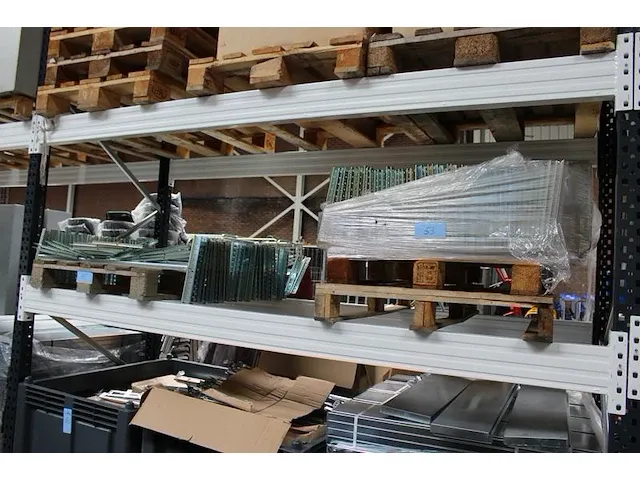Nieuwe en gebruikte gegalvaniseerde stellingdelen op 33 pallets - afbeelding 12 van  16